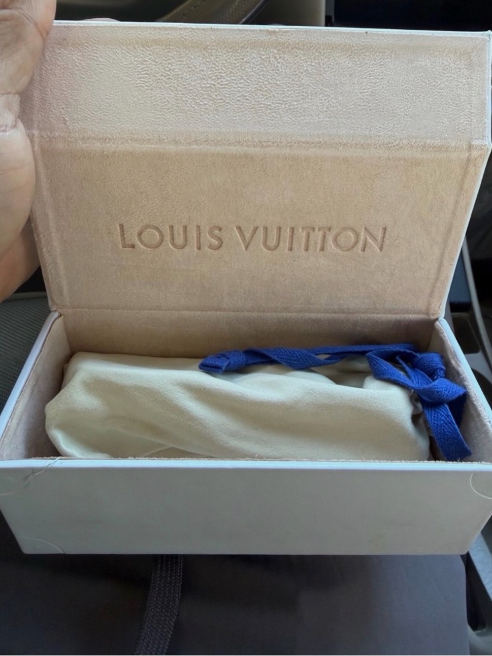 Louis Vuitton Fashion White Sunglasses - Picture 6 of 10